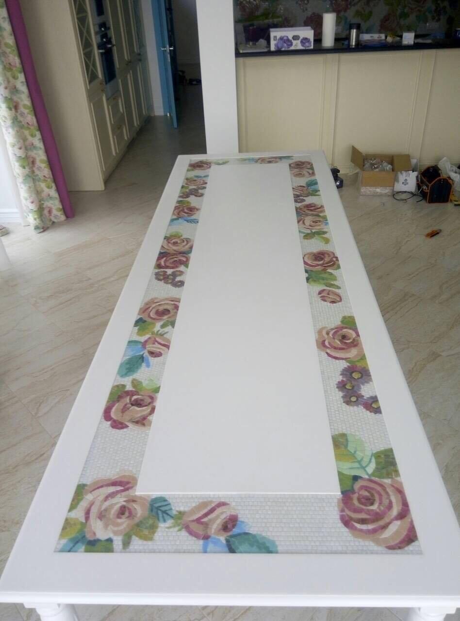 Красивый стол из мозаики Розы Цена